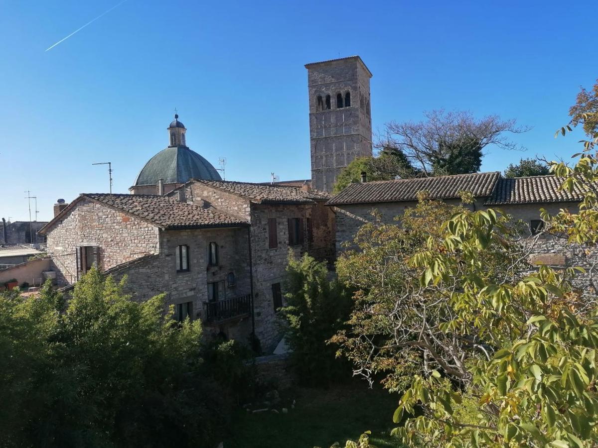 Assisi Hus Stanza Tripla In Appartamento Buitenkant foto