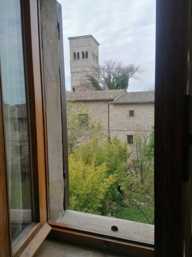 Assisi Hus Stanza Tripla In Appartamento Buitenkant foto