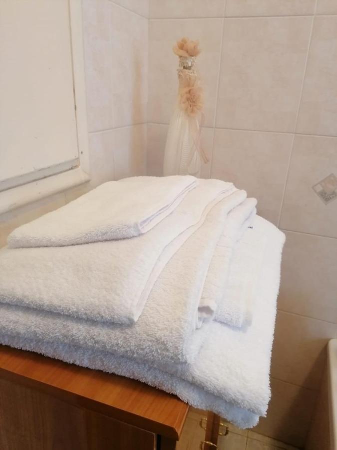 Assisi Hus Stanza Tripla In Appartamento Buitenkant foto